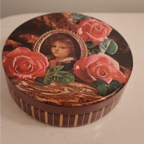 Vintage Floral Decorative Tin - Picture 5 of 8